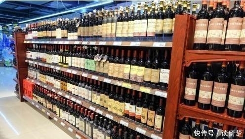  经理|男子超市花160买2瓶红酒，回家撕开标签蒙了，经理：赔2千他不肯