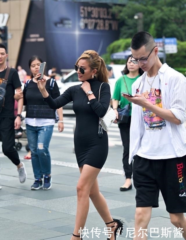  这条|等待一秒钟入夏？茫茫裙海之中的这条裙子，让你性感又显腿长！