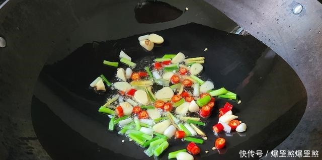 鱿鱼|爱吃鱿鱼试试这样做,香味四溢又下饭,看着都想吃,味道很棒