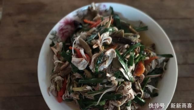 下饭|山上这野花,见了必摘一大袋,焯水炒一炒,清香又爽口,太下饭了