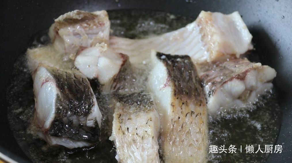 教你做|买了一条4斤重的草鱼,教你做麻辣鱼块,鱼肉麻辣入味特别下饭