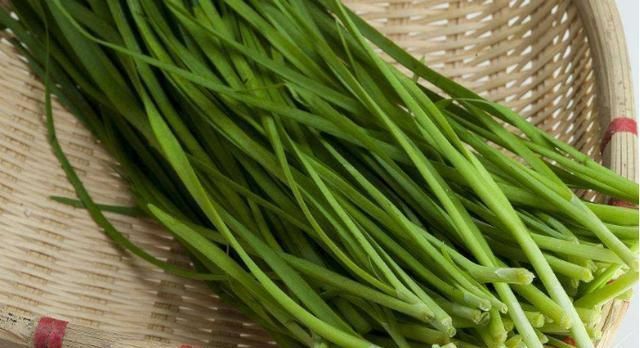  正确|洗韭菜时，切记不要只用清水洗，只会越洗越脏，这才是正确的洗法
