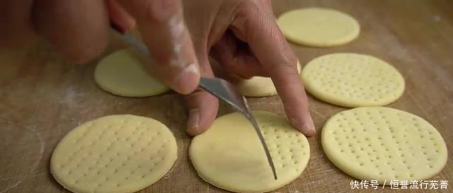 老人|山药蛋饼软香甜,美味易消化,适合老人和儿童食用