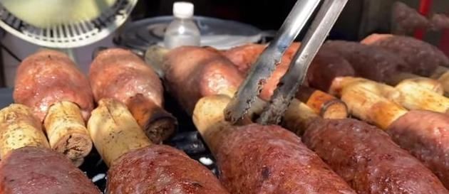 顾客|大妈甩卖“大棒肉”,12元一个,每天只卖50个,顾客抢都抢不到