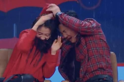  交流|沈腾和外国人交流忘记英文单词，晓彤嘀咕了一句话，暴露团队关系