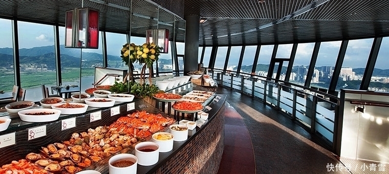 懒人|大叔摆摊卖“懒人自助”,18元1位随便吃,不用招待坐着赚钱