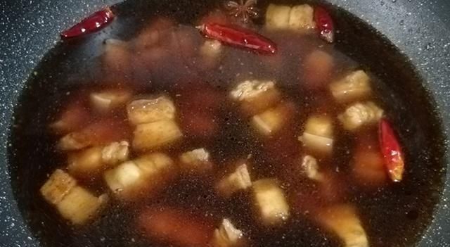 喜欢|东北家常菜口蘑烧肉,不用一滴油,只要这样做,全家人都喜欢