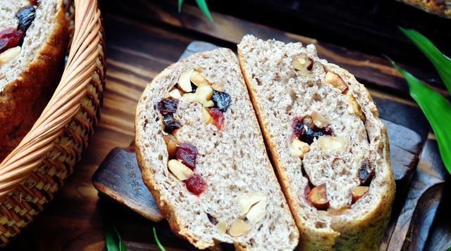 发酵|夏天做面包,直接法又快又顺利,干果多的软欧,越嚼越香还无油