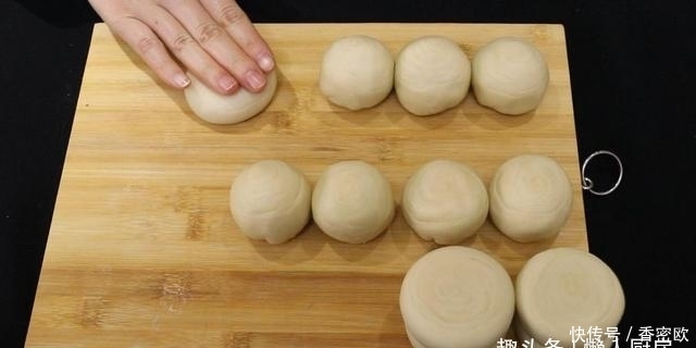 外皮|在家不出门,教你红薯饼的新做法,外皮酥的掉渣,看到它口水直流