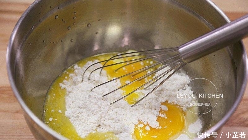  松软|拌拌面糊就可以烙, 10分钟早餐饼, 有奶有蛋, 营养齐全又松软