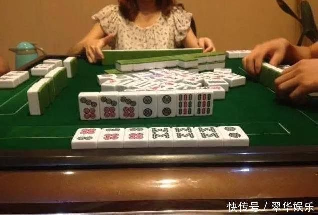  回家|母亲打麻将上瘾，让4岁女儿回家取钱，后面发生的事为时已晚