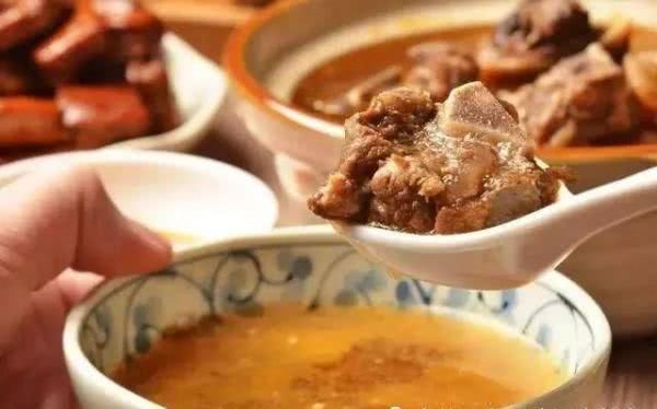 成人|不管炖什么肉,千万别直接焯水,9成人都做错了,难怪肉又腥又老