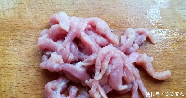  季节|农村里不要钱的野葱，城里人抢着买，下饭香喷喷，错过季节就没了