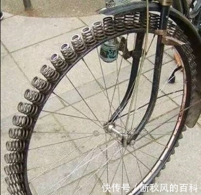 睡觉|妹子，下次坐车睡觉的时候换一个眼罩，这个严重影响你的形象！