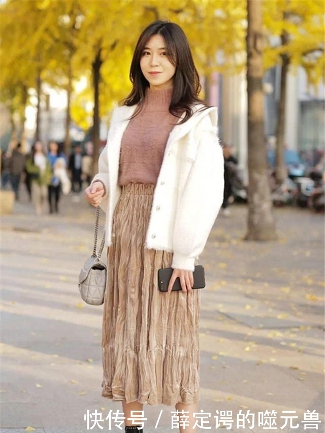 时髦|夏季的“丝绒裙”有多美？不同裙长、不同版型，这么搭时髦又高级