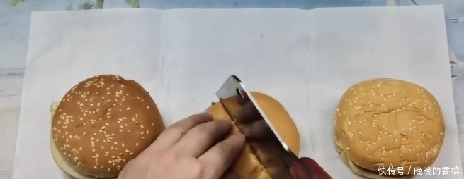 对比|同样12元的汉堡,肯德基华莱士和汉堡王对比,切开后它“打脸”了