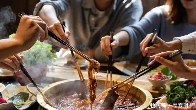 筷子|印度人来到中国,坚持不用筷子吃饭,开饭时不吭声了