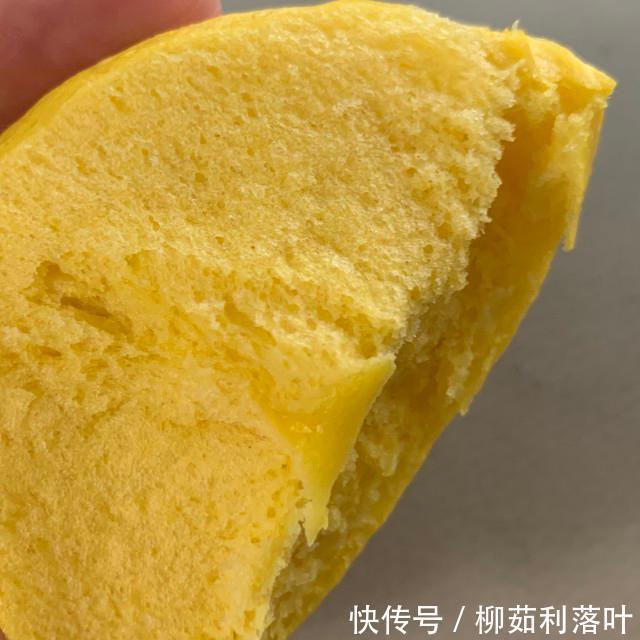  豆沙包|南瓜豆沙包，金黄色很是诱人