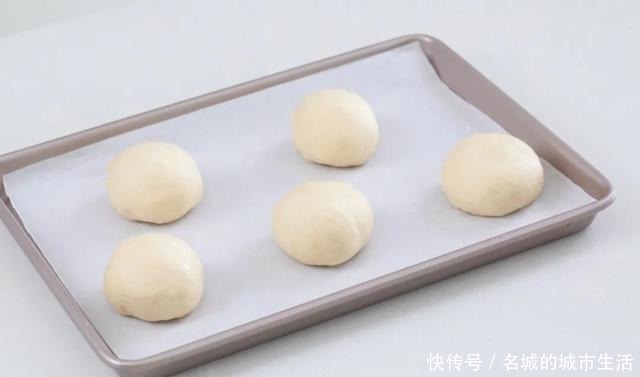 奶酪|在家也能轻松做的奶酪蒜香包,奶香味加上浓厚蒜香,让人无法抵挡