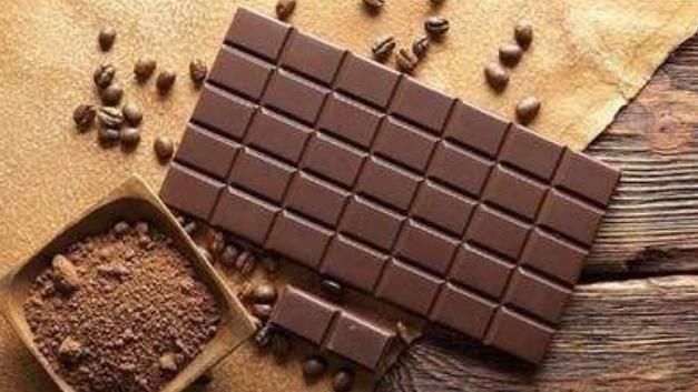  些巧克|吃多年巧克力才知道，上面的凹槽有啥用，一直以为是方便掰巧克力