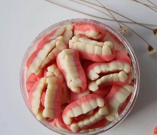 零食|世界上最奇葩的小零食，内衣和牙齿我忍了，最后一种实在吃不下