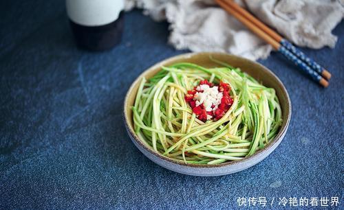  难怪|凉拌西葫，很多人第一步就做错了，难怪不好吃，大厨：这样做才对