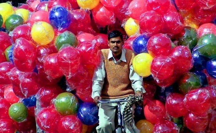  疯狂|全世界疯狂超载的九张照片, 永远不要低估了一颗“挤挤还能装下”的心