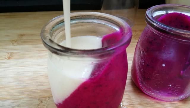 双色|火龙果换种吃法,加点酸奶做双色布丁,成本低成功率高