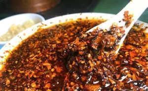  简单|油泼辣子想要做的好吃，简单油泼一下可不行，大厨教你家常做法