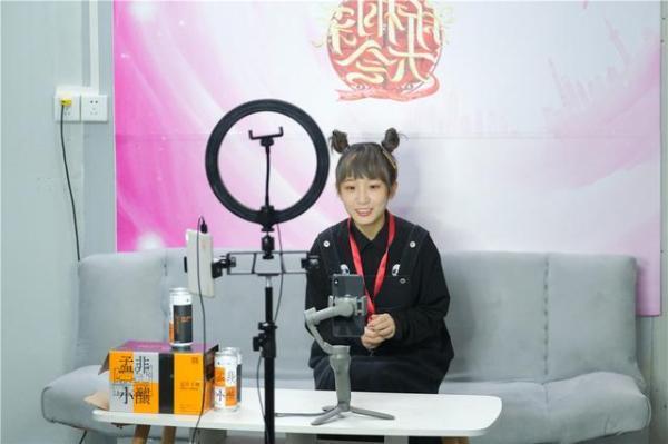  减肥|《新相亲大会》云探班直播间乐趣多多 孟非畅聊减肥心得