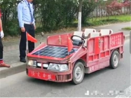 汽车|农村大叔打造“太阳能汽车”,刚上路就交警拦下,动手能力太强了