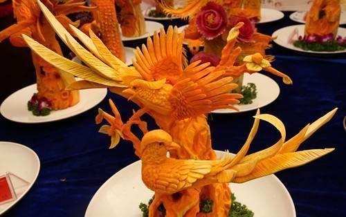 雕成|法国人中国人简直有毒,为什么要把黄瓜雕成我吃不起的样子