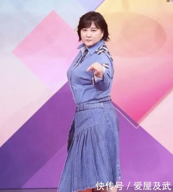 少女|微胖女孩怎么穿?学学贾玲的“斩腰”穿搭,秒变90斤少女