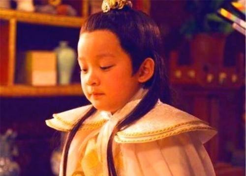 继承|孩童在龙椅上玩耍，皇帝：天子好做吗？孩童回答4个字继承皇位