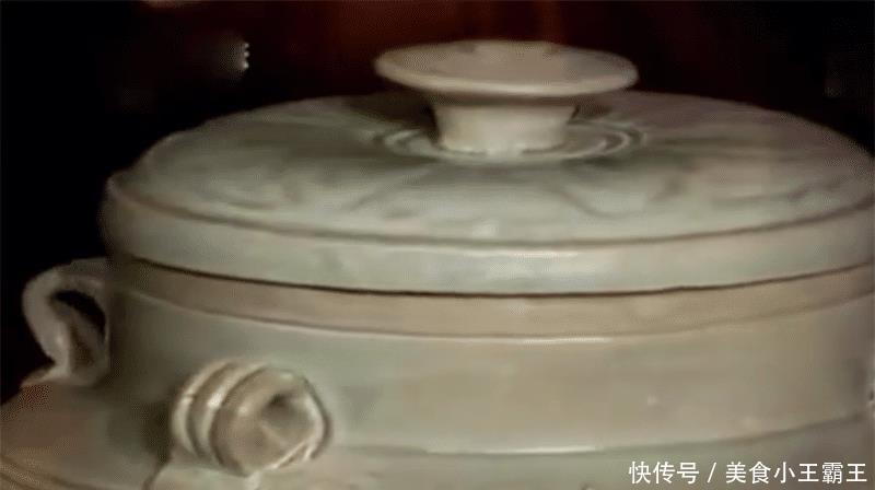 瓷器|男子花1800元买的瓷器，专家鉴定200万，真是捡大漏了！