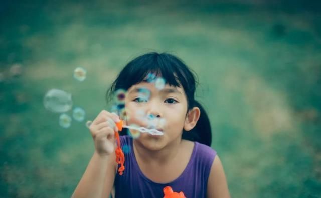 弟弟|“别恨我，都是你逼的”17岁女孩跳河自杀，背后真相道尽二胎家庭的痛