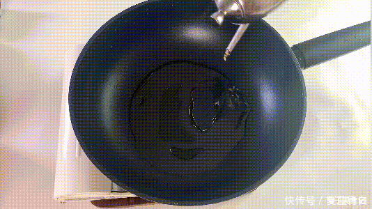 切成|在家自制特色小吃黄焖鸡,肉质鲜嫩,爽口开胃,3碗米饭不够吃