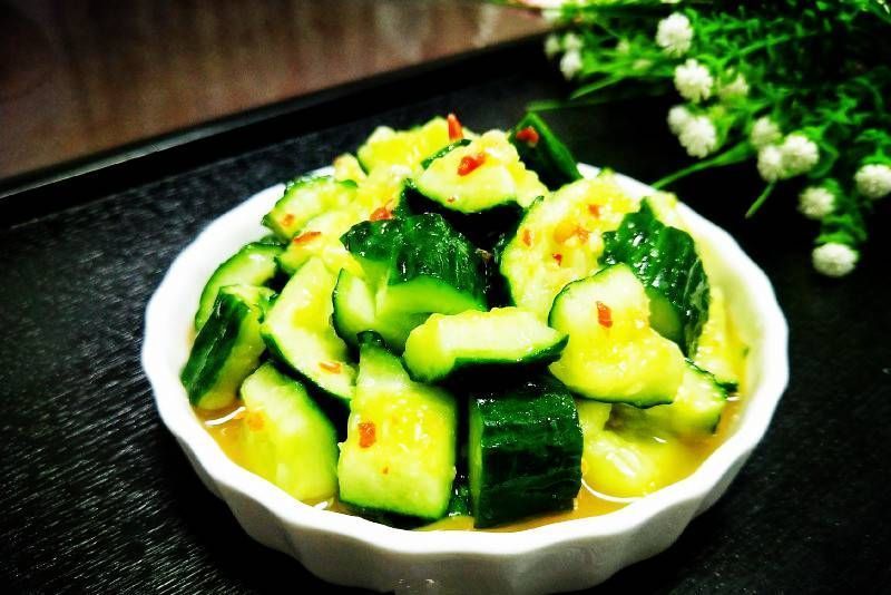 凉拌|如何让凉拌黄瓜变得美味?我教你两个窍门,比餐馆好多了