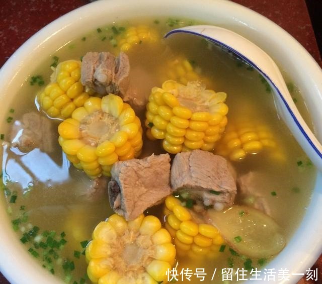 吃饭|在家请工友吃饭,老婆掌厨做的菜,端上桌工友看了扭头就走