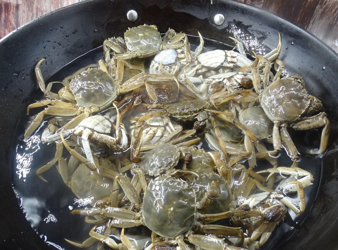 麻辣|满满的蟹黄蟹膏,教你在家做香辣蟹,个个麻辣鲜香,好吃到吮指