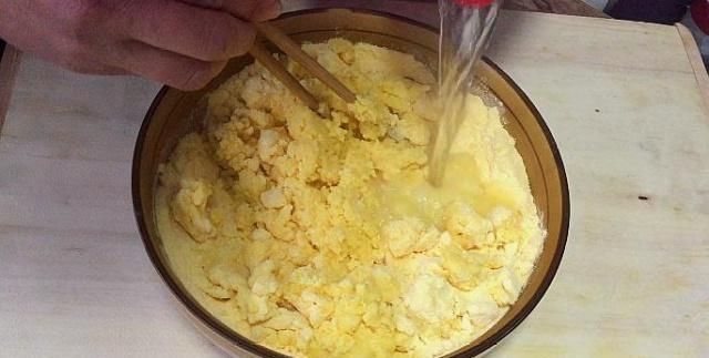 惊喜到我|喜欢吃玉米面的一定要收藏,这样做比面包还暄软香甜,比馒头简单