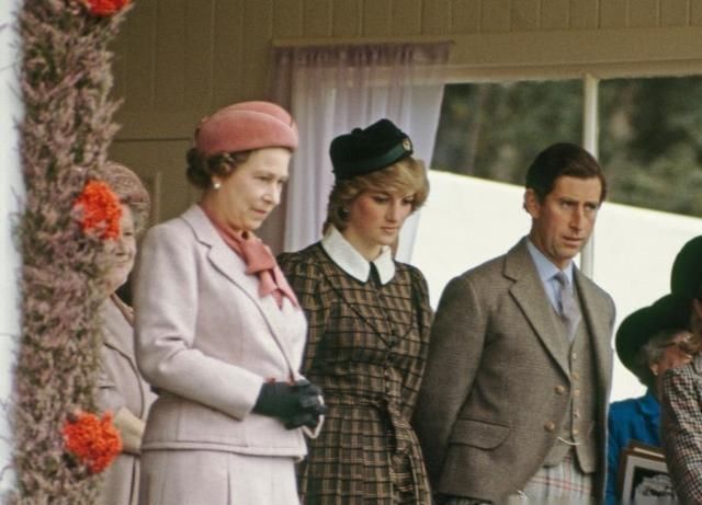 那一|哈里出生的那一晚,戴安娜哭着入睡,明知查尔斯骗她为何还要嫁