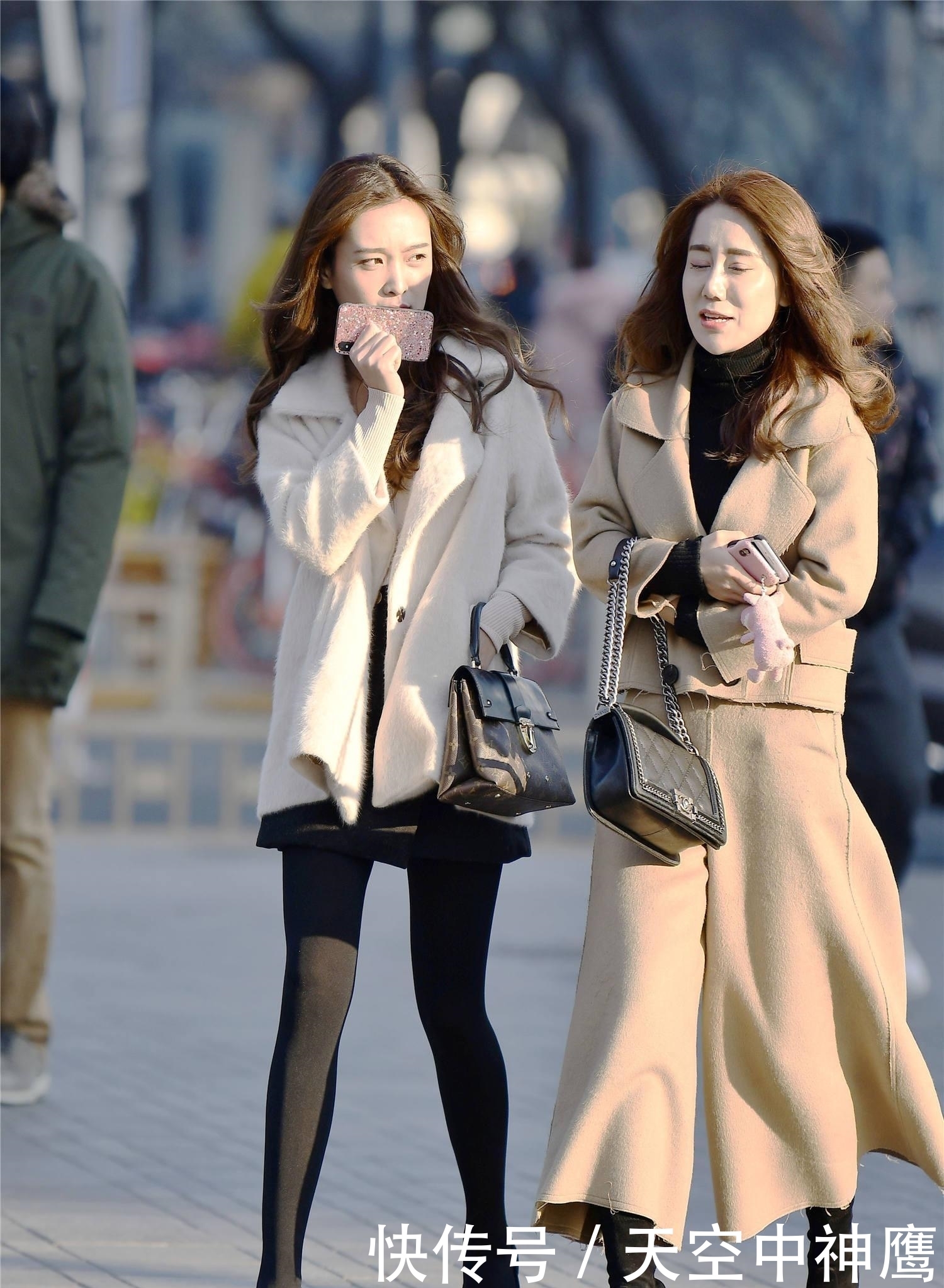  春天|街拍：春天穿上她，修身显瘦还衬托出气质，更有着保暖的效果！