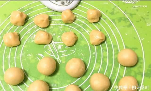 盖上保鲜膜|芝麻香糕点的配方很详细,香口的感觉非常好