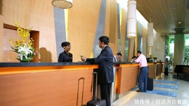 酒店|为什么酒店的前台服务员都是漂亮女孩子? 工资不高还抢着去干