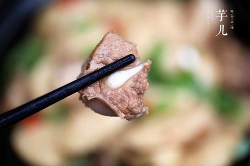 排骨|芋头烧排骨好吃有诀窍,多一步芋头白又粉,美味下饭,一盘不够吃