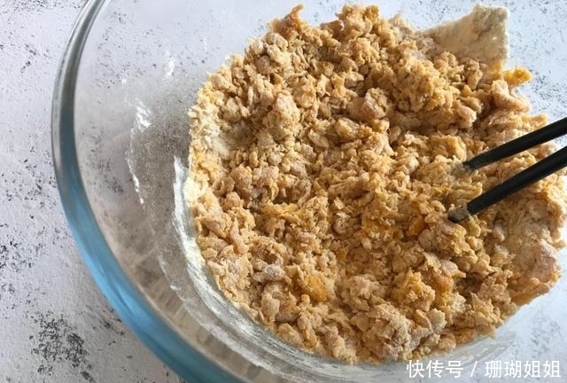 抢光|南瓜不做南瓜饼,教大家一款新吃法,比鱼肉还香,上桌就被抢光