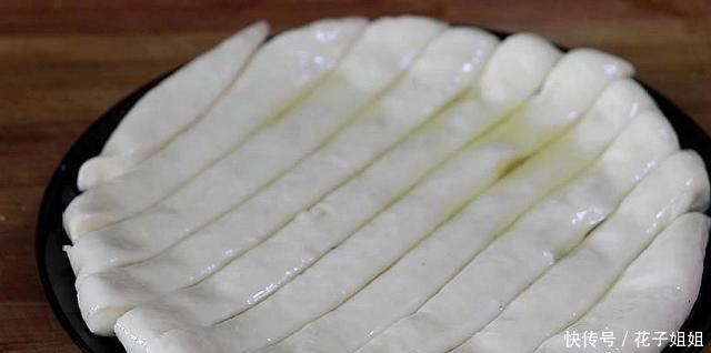 香辣扯面|面粉别再做老一套了,试试这样做,好吃解馋,比手擀面还劲道