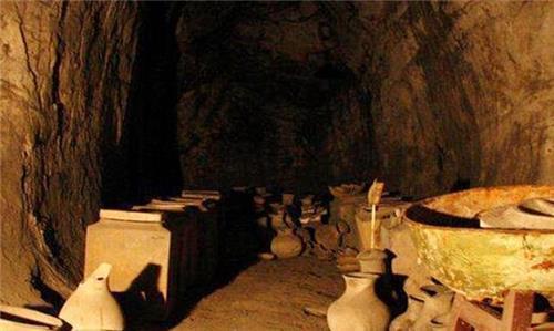  钢筋|他是现代版“摸金校尉”，拿着一根钢筋一个手电，挖出5亿陪葬品