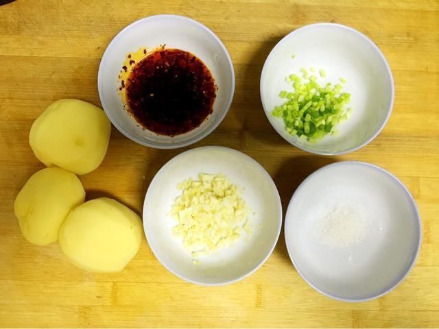 麻辣|土豆别用来炒了,教你新做法,麻辣鲜香,我家土豆又不够吃了